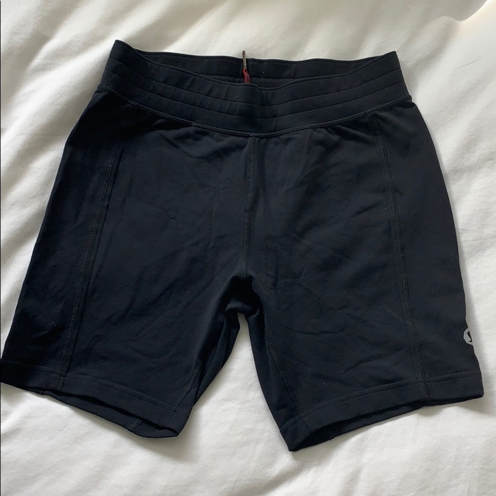 LULULEMON men’s black stretch yoga shorts